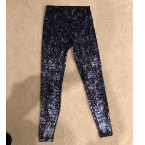 Black and white Lululemon leggings